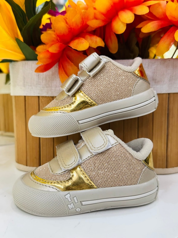 Timo zapato niña dorado