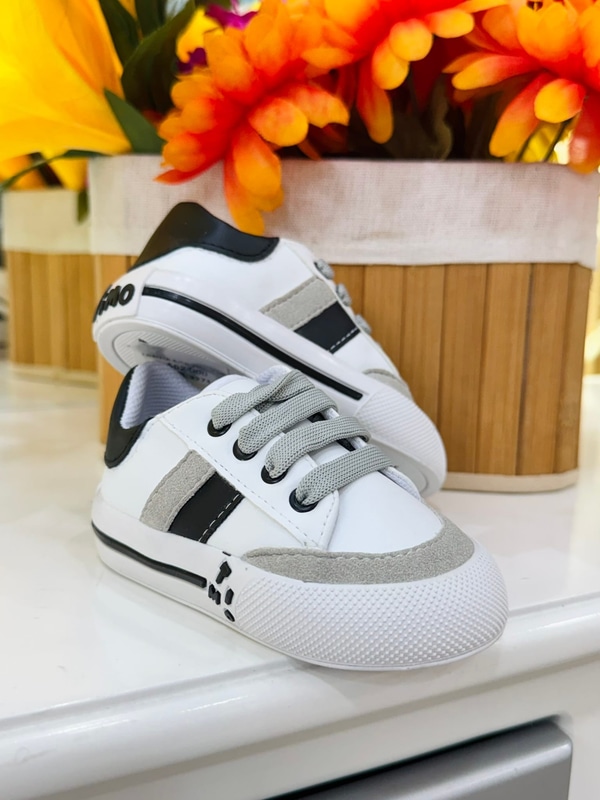 Timo zapato niño blanco linea azul y gris